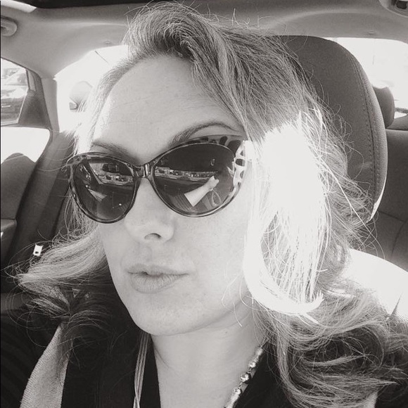 Meet your Posher, Michelle - Picture 1 of 1